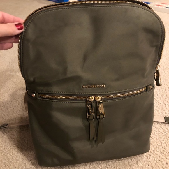 Michael Kors Rhea Zip medium slim backpack